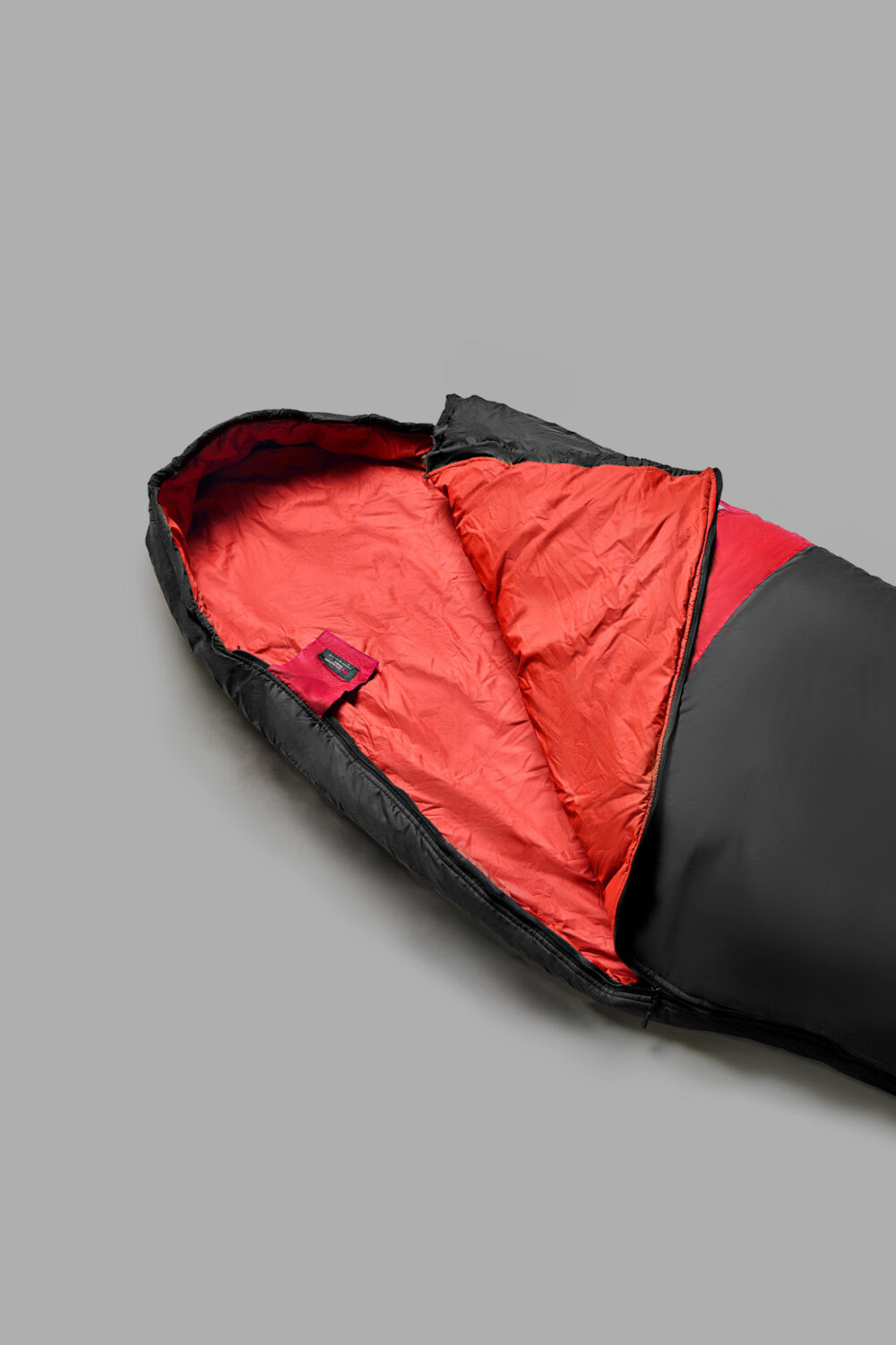Low-altitude sleeping bags especially designed for camping in jungles