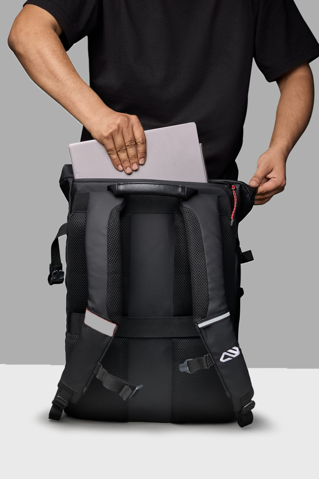 massif-rolltop-backpack-black (4)