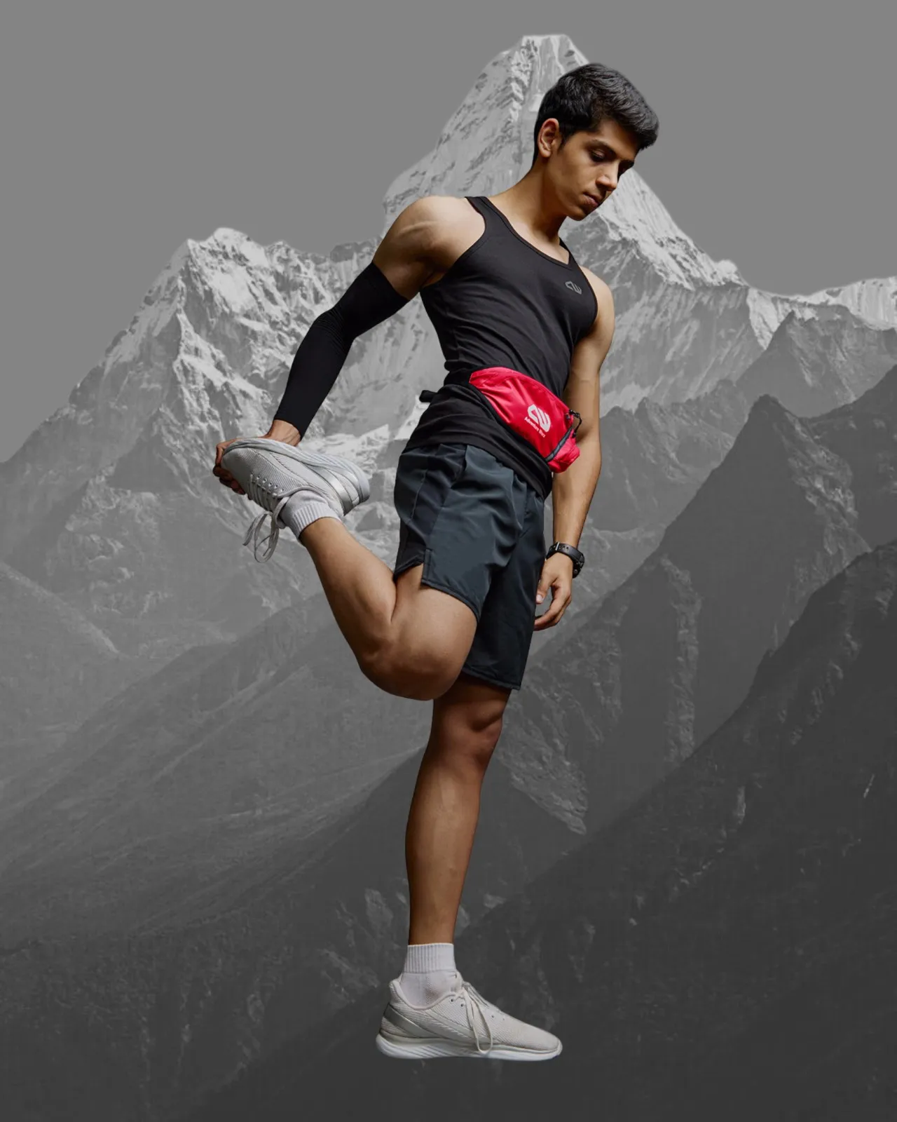 Runner wearing the Saser CrossBody waist pack
